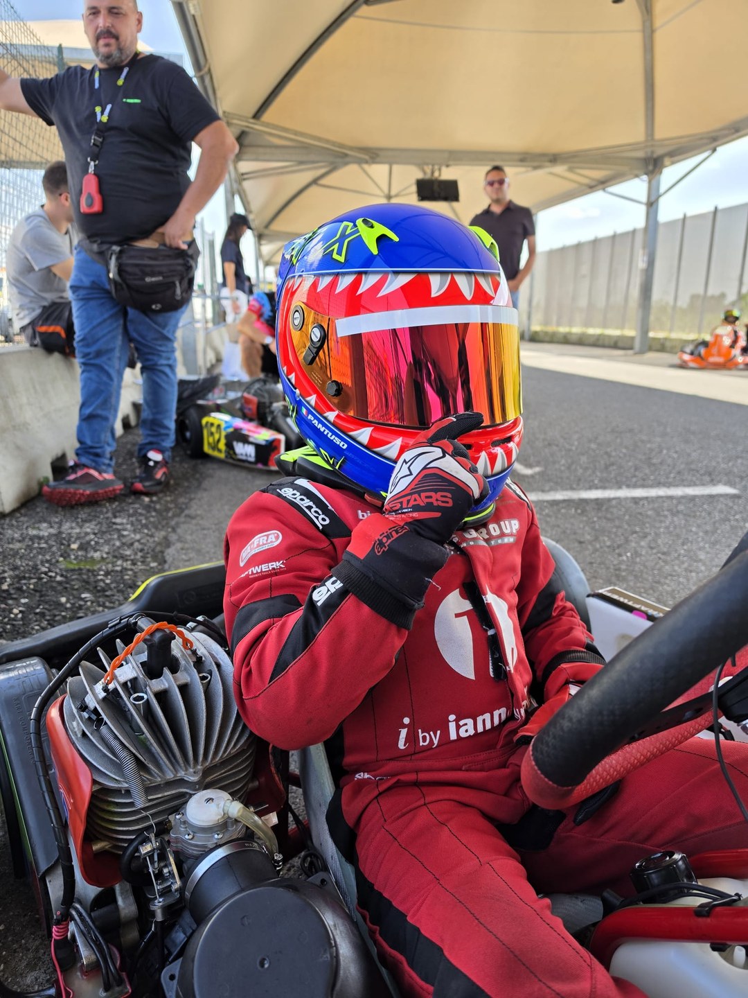 Noah Pantuso: Aerografia Casco Arai Kart