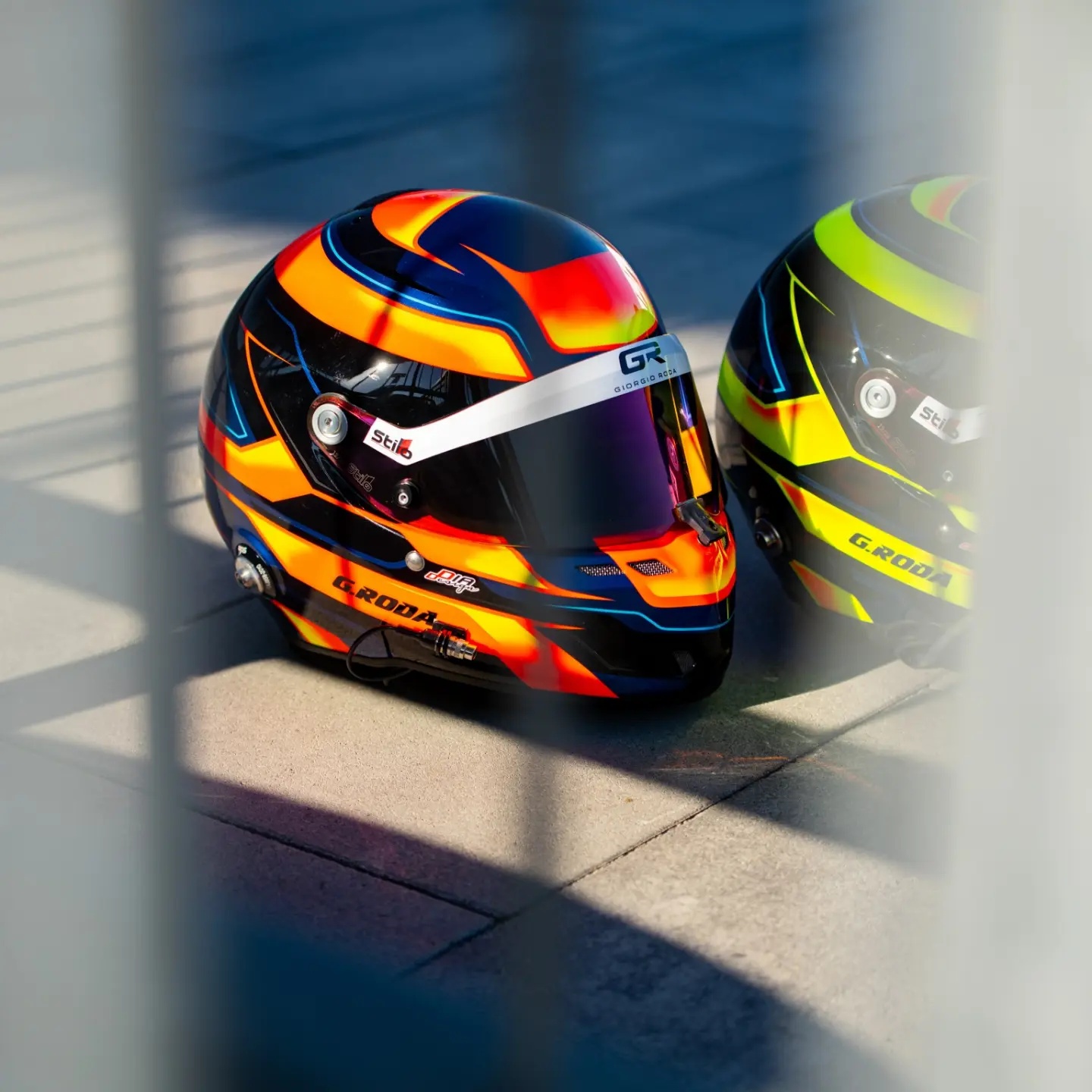 Dettaglio aerografia casco Giorgio Roda vista sinistra