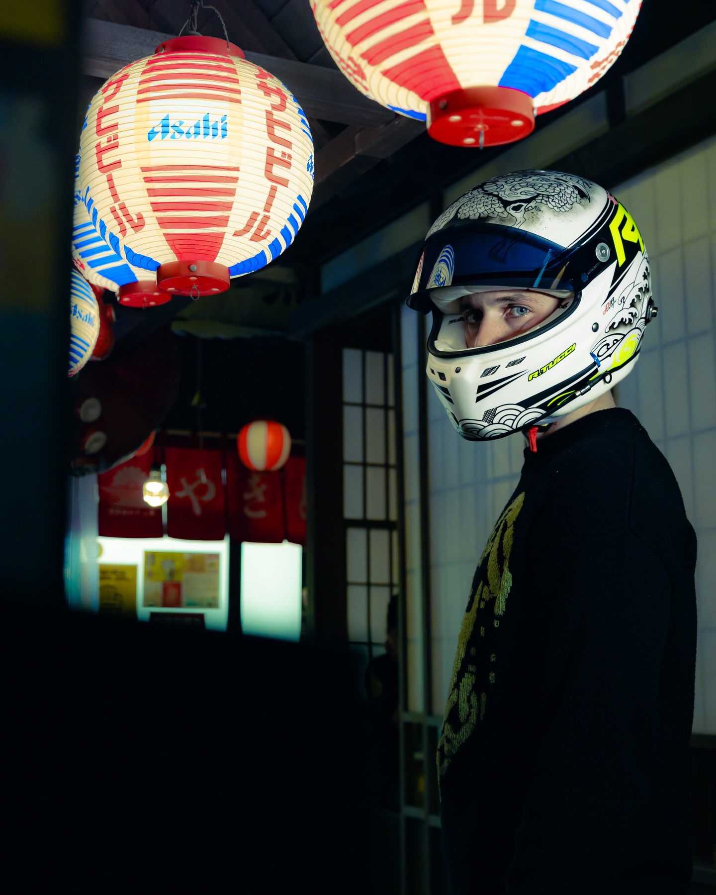 Dettaglio aerografia casco Riccardo Tucci vista destra