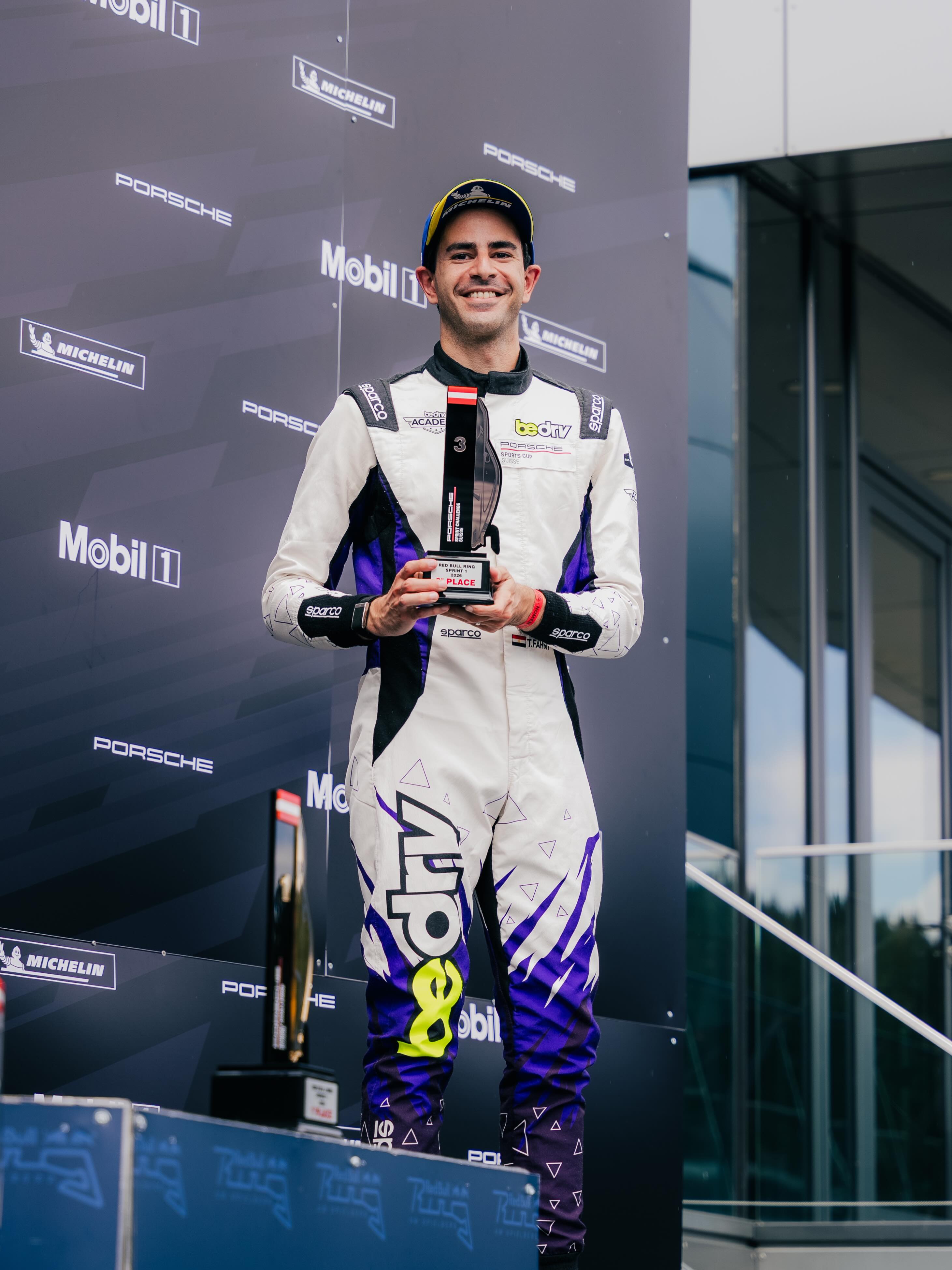 Tarek Fahmy sul podio al Red Bull Ring con tuta BeDriver
